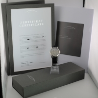 A. Lange & Söhne Lange 1 Zeitzone 950er Platin 116.025 Herrenuhr B&P