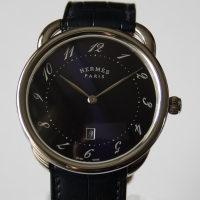HERMÉS Arceau AR7Q.810 Quarz Edelstahl Leder Herrenuhr FULLSET UNGETRAGEN