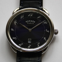 HERMÉS Arceau AR7Q.810 Quarz Edelstahl Leder Herrenuhr FULLSET UNGETRAGEN