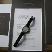 A. Lange & Söhne Lange 1 Zeitzone 950er Platin 116.025 Herrenuhr B&P