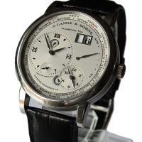 A. Lange & Söhne Lange 1 Zeitzone 950er Platin 116.025 Herrenuhr B&P